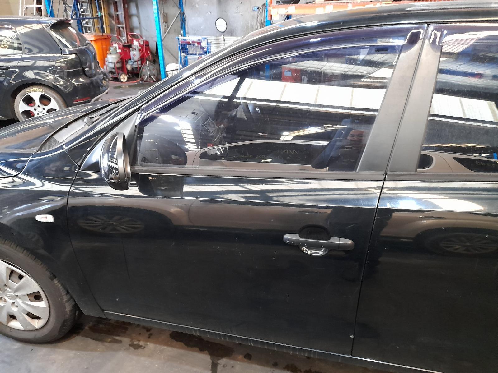 View Auto part Left Front Door Window Hyundai I30 2011