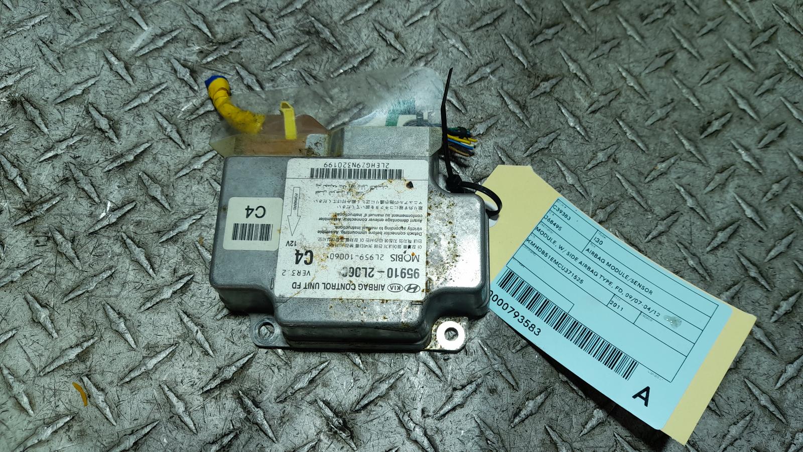 View Auto part Airbag Module/Sensor Hyundai I30 2011