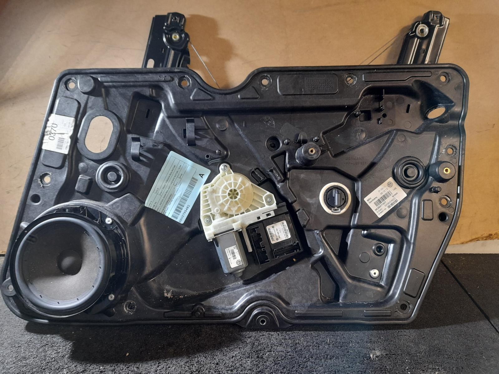View Auto part Right Front Window Reg/Motor Volkswagen Golf 2011