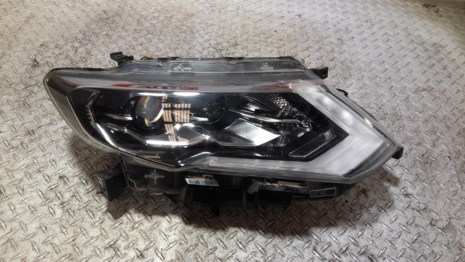 View Auto part Right Headlamp Nissan Xtrail 2020