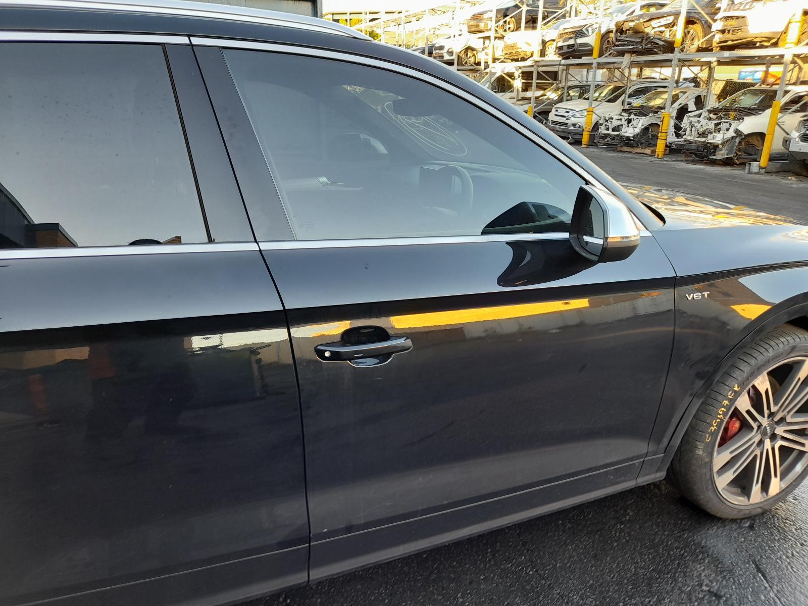 View Auto part Right Front Window Reg/Motor Audi Q5 2017