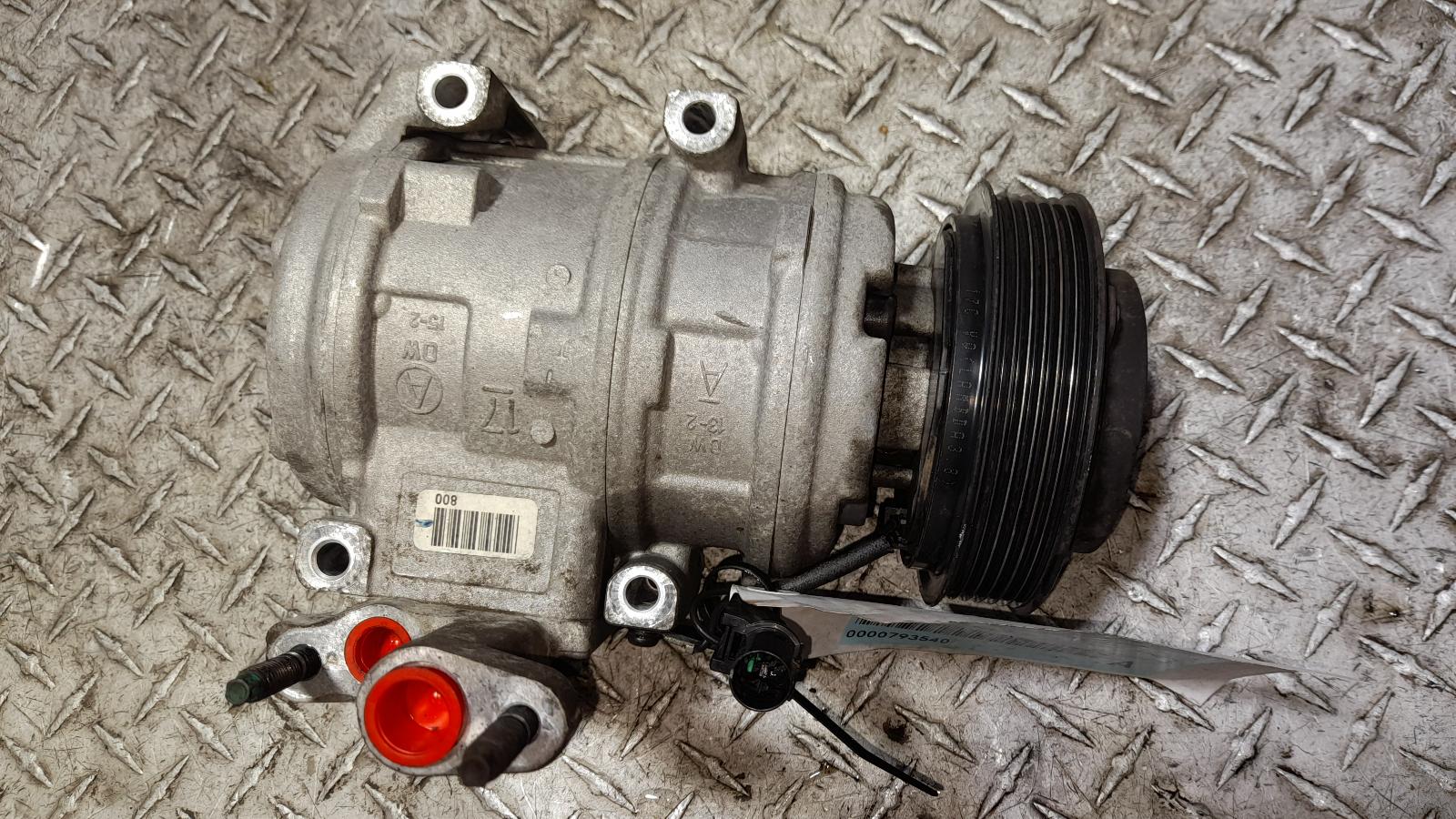 View Auto part A/C Compressor Kia Carnival/grand Carnival 2012