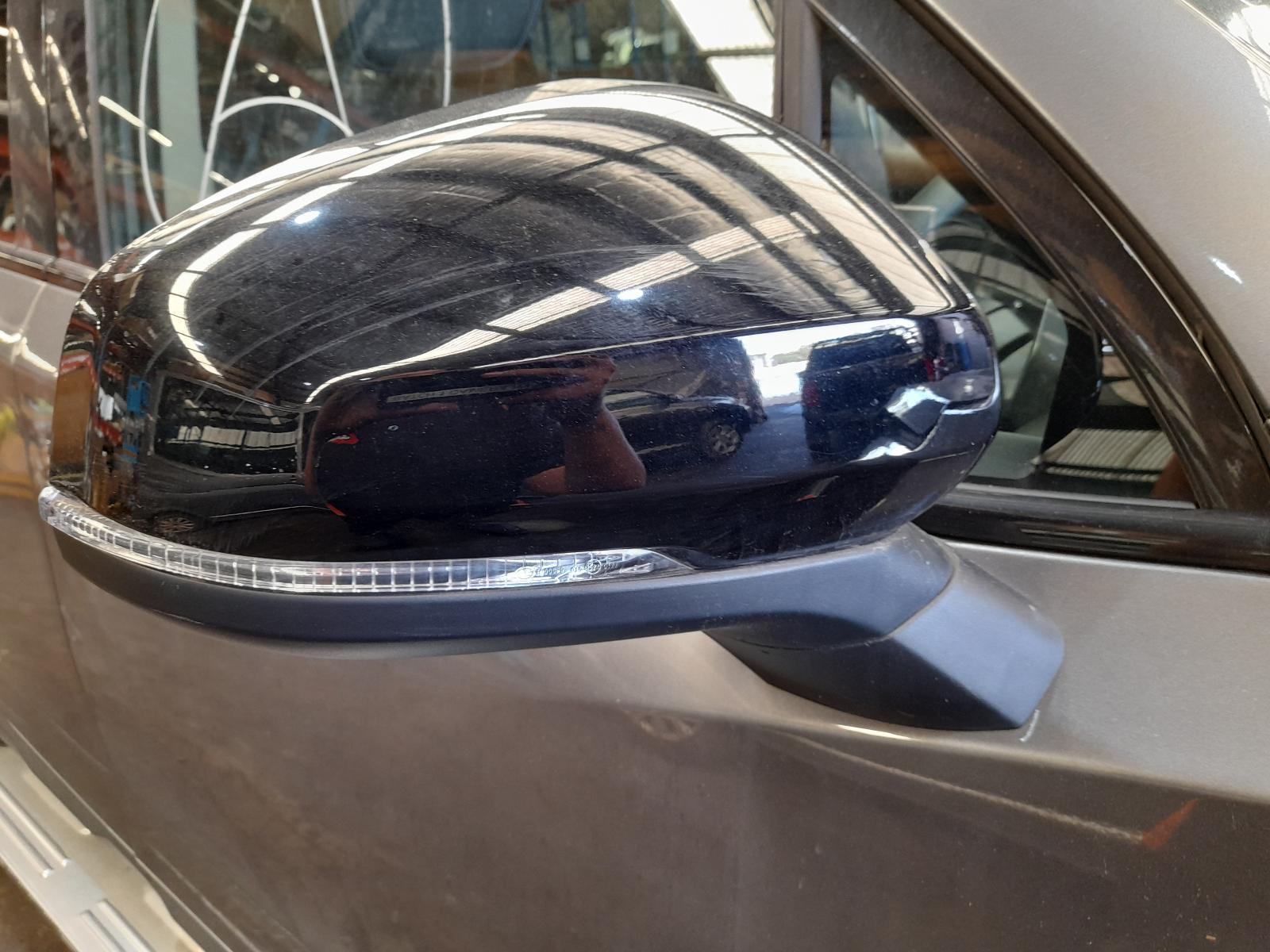 View Auto part Right Door Mirror Ldv D90 2024