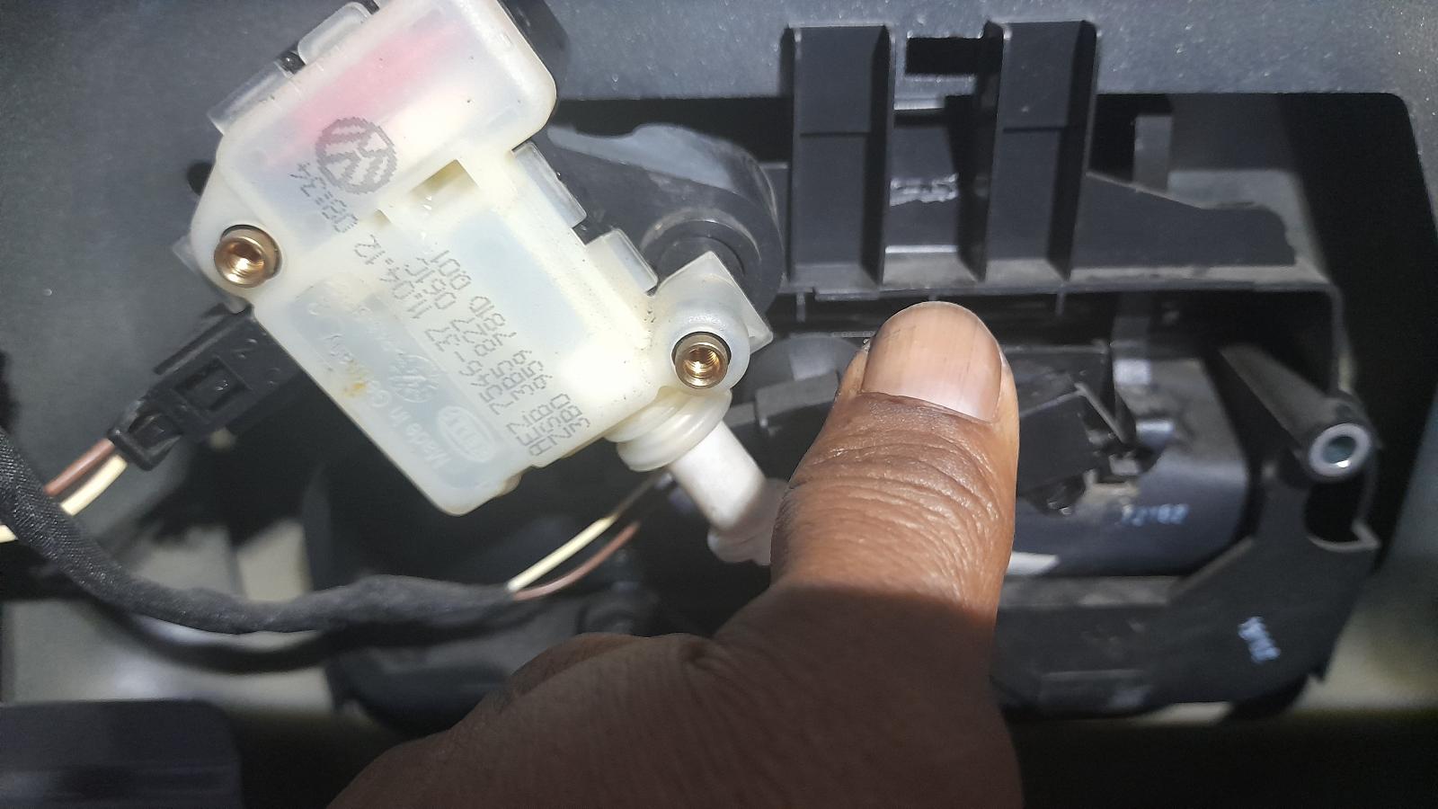 View Auto part Door/Boot/Gate Lock Volkswagen Transporter 2012