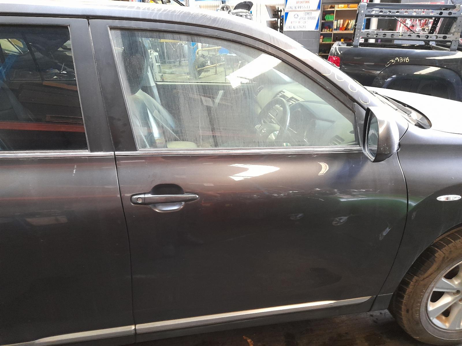 View Auto part Right Front Door Window Toyota Kluger 2011