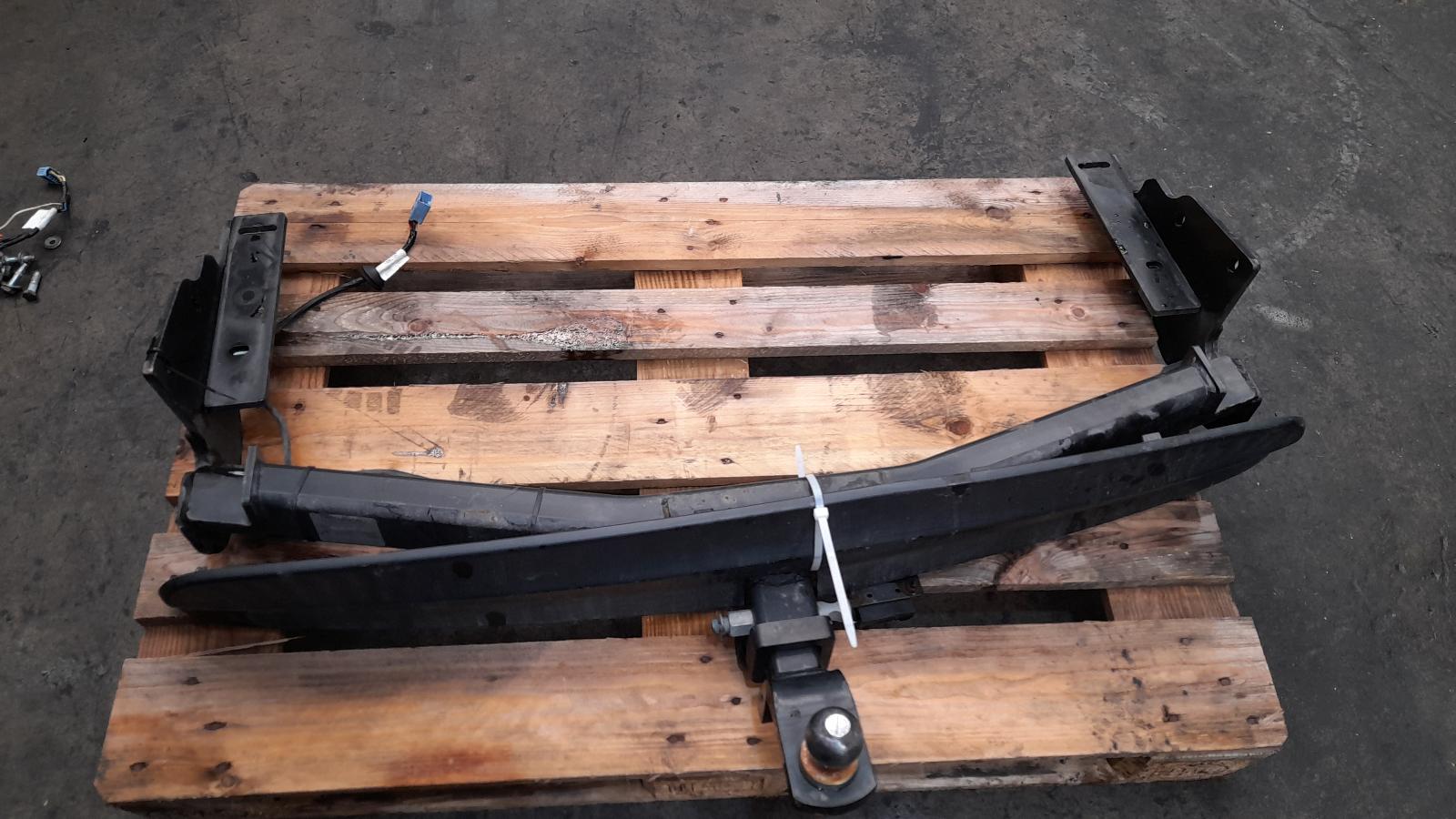 View Auto part Towbar Toyota Kluger 2011
