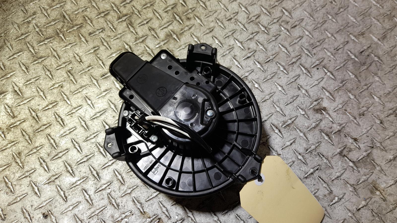 View Auto part Heater Fan Motor Toyota Kluger 2011