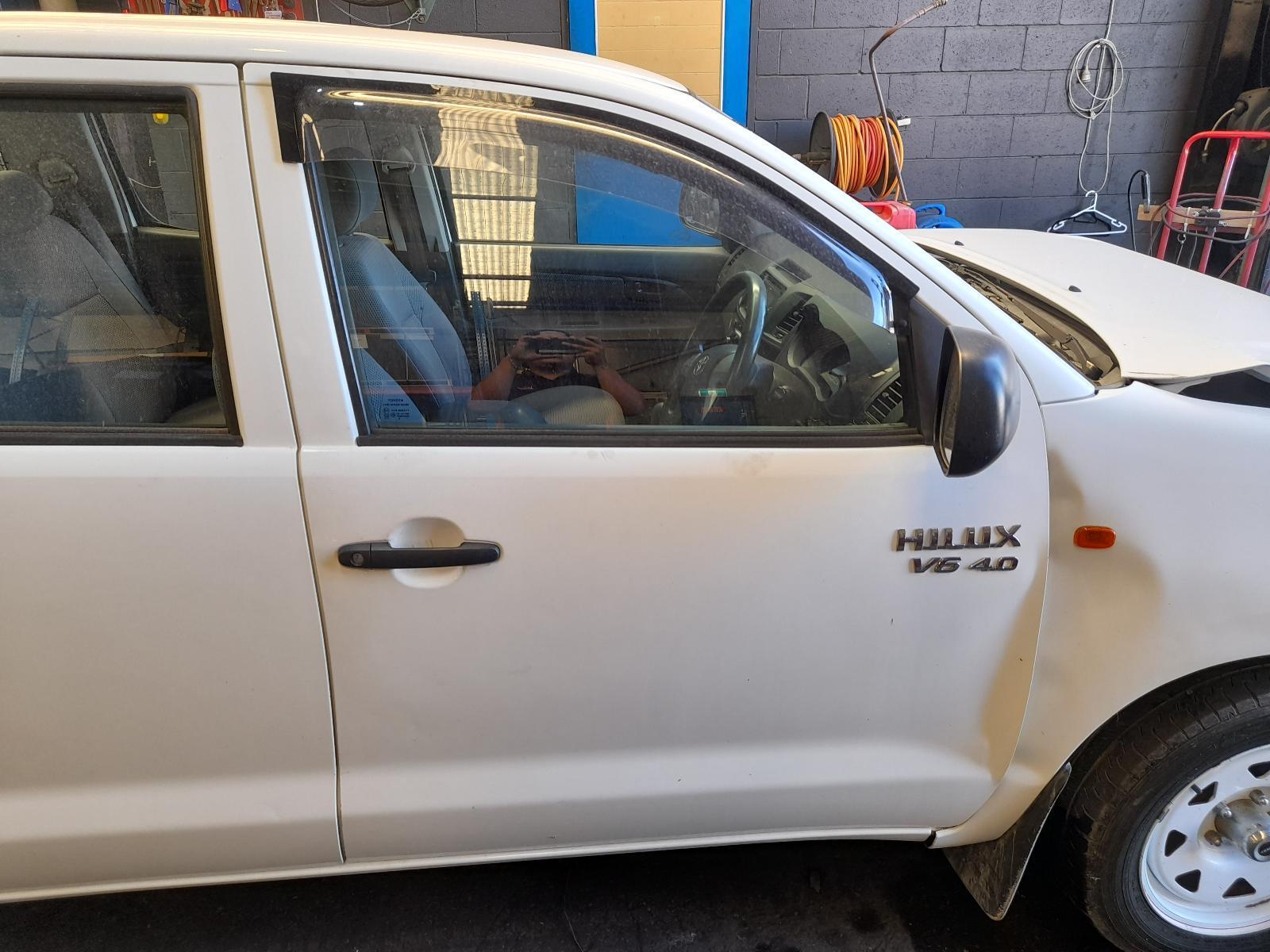 View Auto part Right Front Window Reg/Motor Toyota Hilux 2013