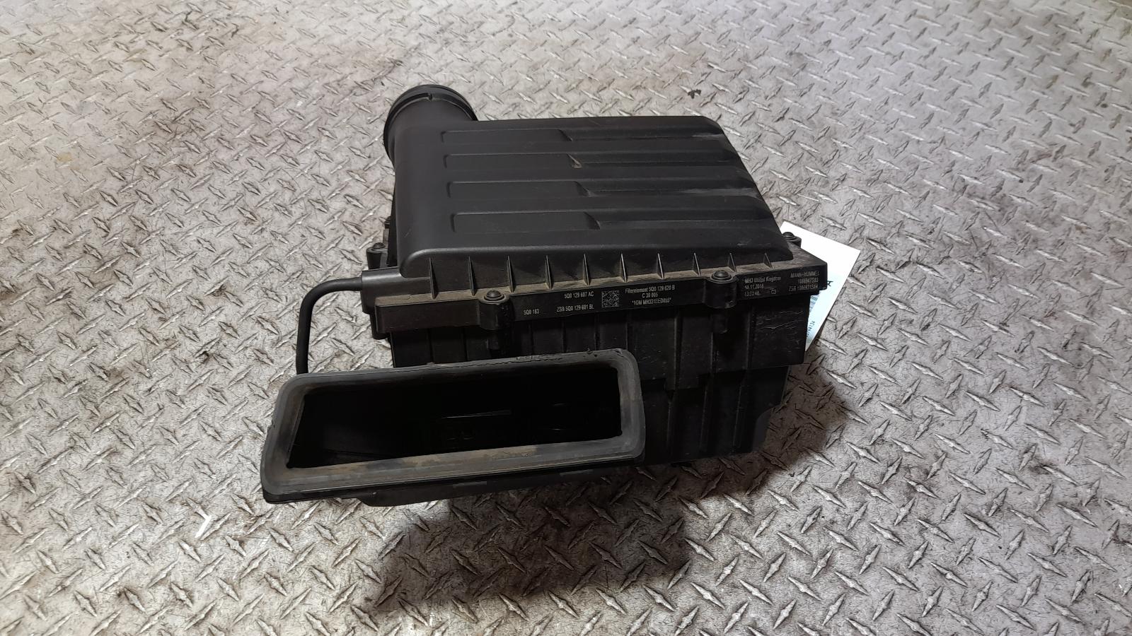 View Auto part Air Cleaner/Box Volkswagen Tiguan 2018