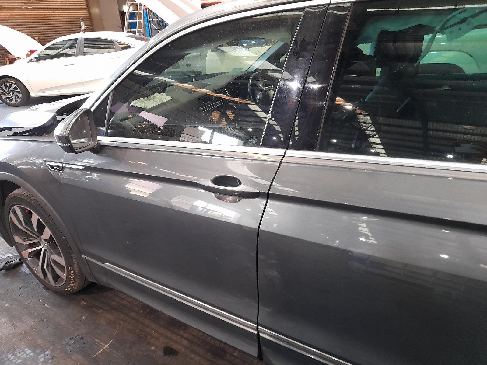 View Auto part Left Front Window Reg/Motor Volkswagen Tiguan 2018