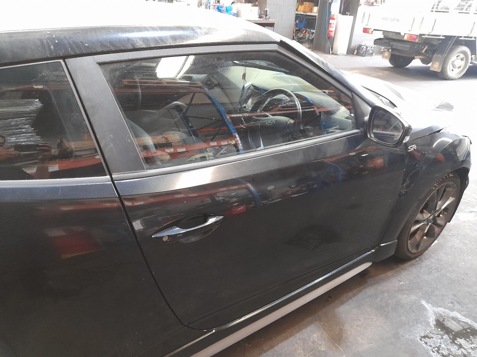 View Auto part Right Front Door Window Hyundai Veloster 2015