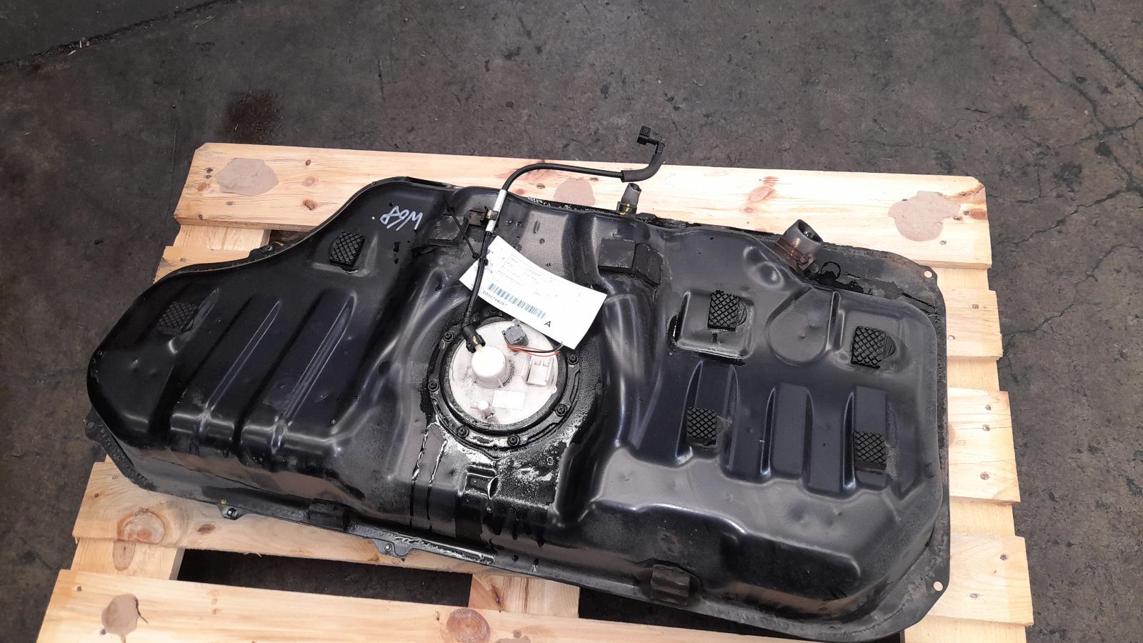 View Auto part Fuel Tank Hyundai Veloster 2015