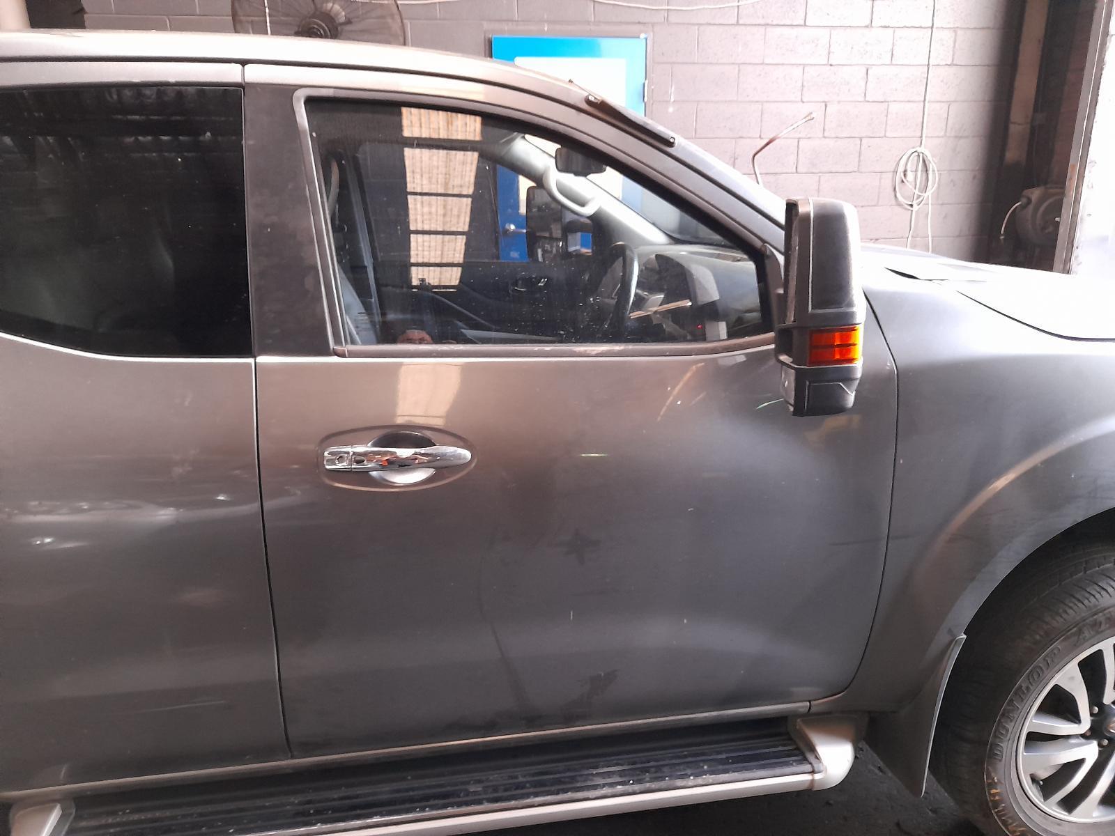 View Auto part Right Front Window Reg/Motor Nissan Navara 2018