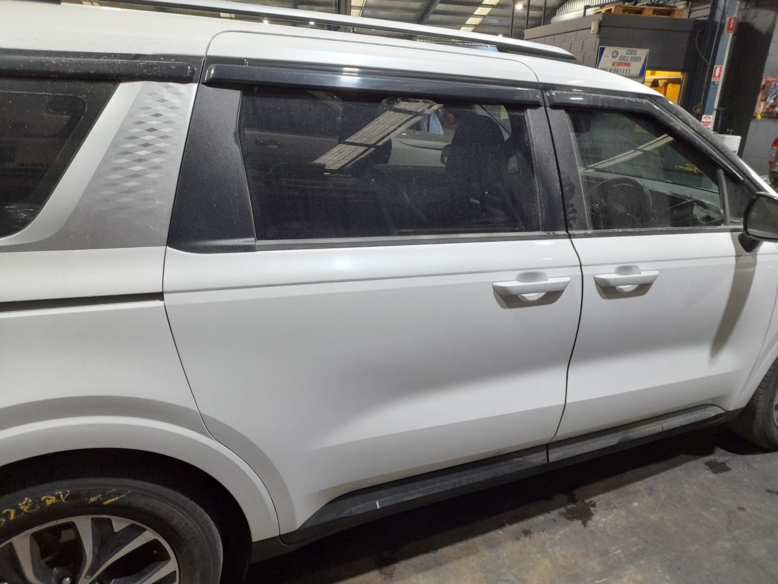 View Auto part Right Rear Side Glass Kia Carnival/grand Carnival 2020