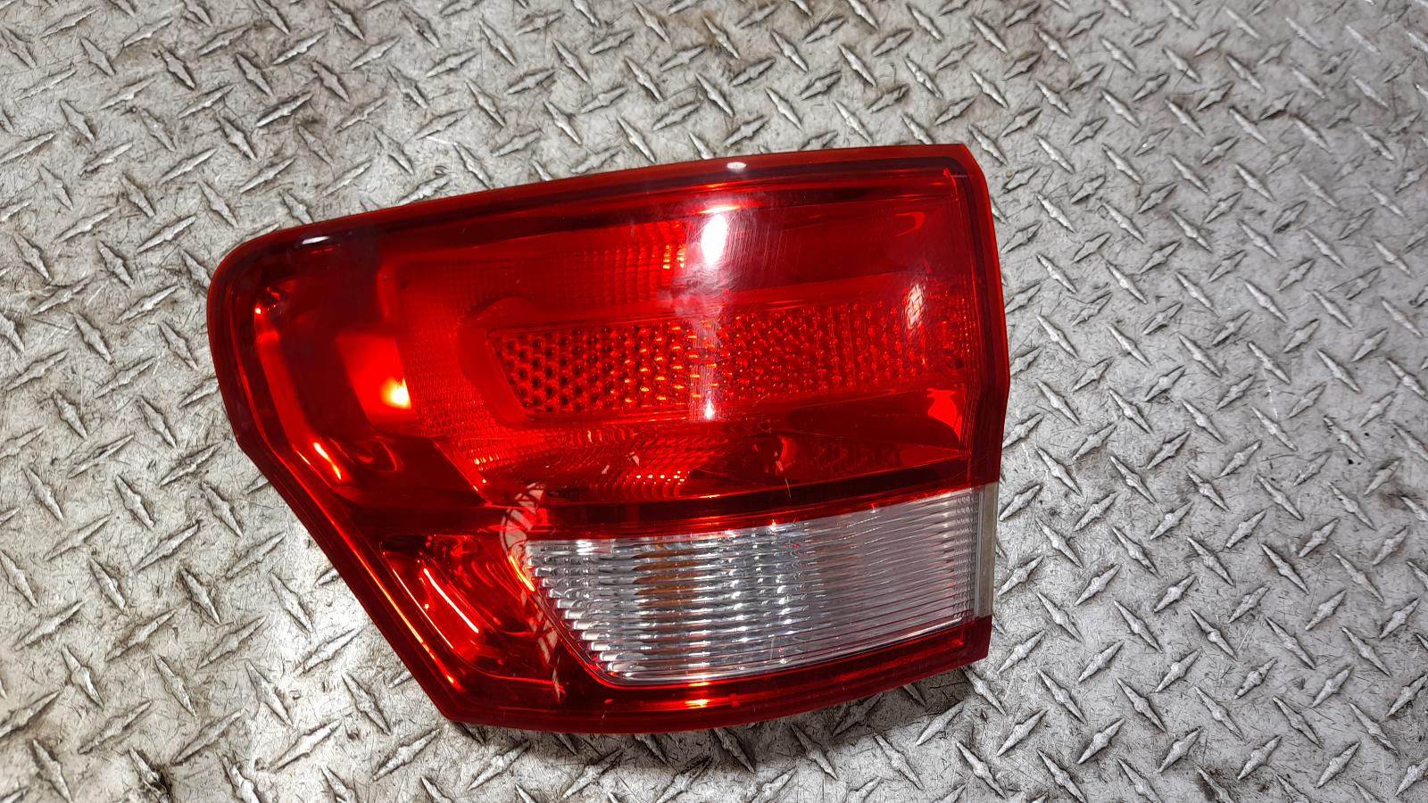 View Auto part Left Taillight Jeep Grandcherokee 2011
