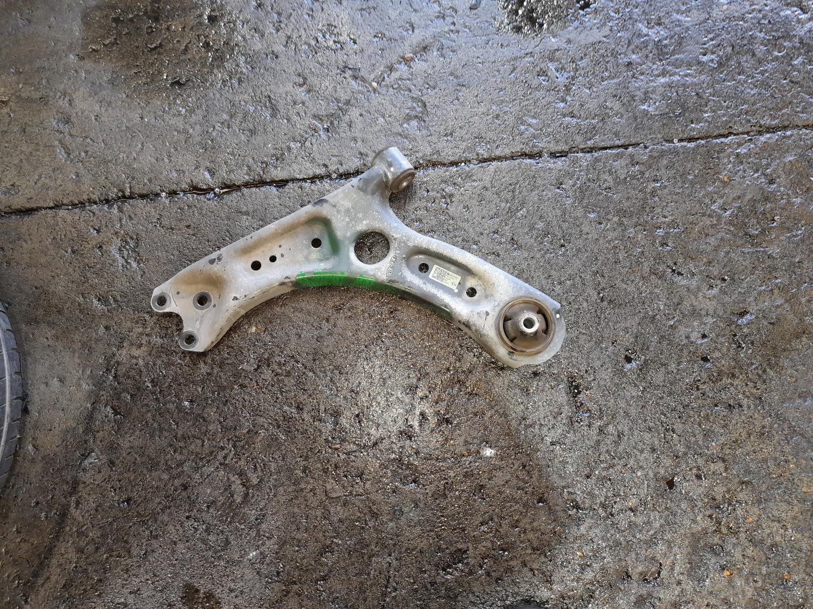 View Auto part Left Front Lower Control Arm Hyundai Kona 2019