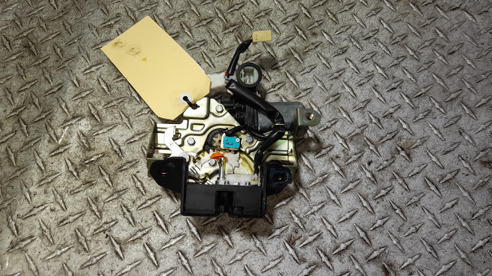View Auto part Door/Boot/Gate Lock Subaru Outback 2015