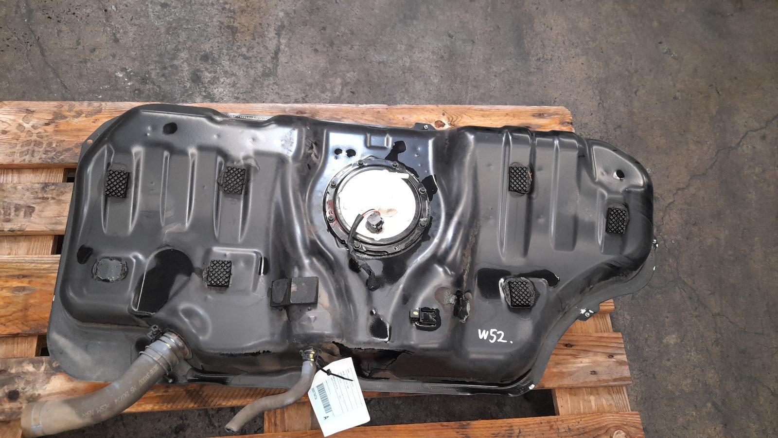 View Auto part Fuel Tank Hyundai Veloster 2013