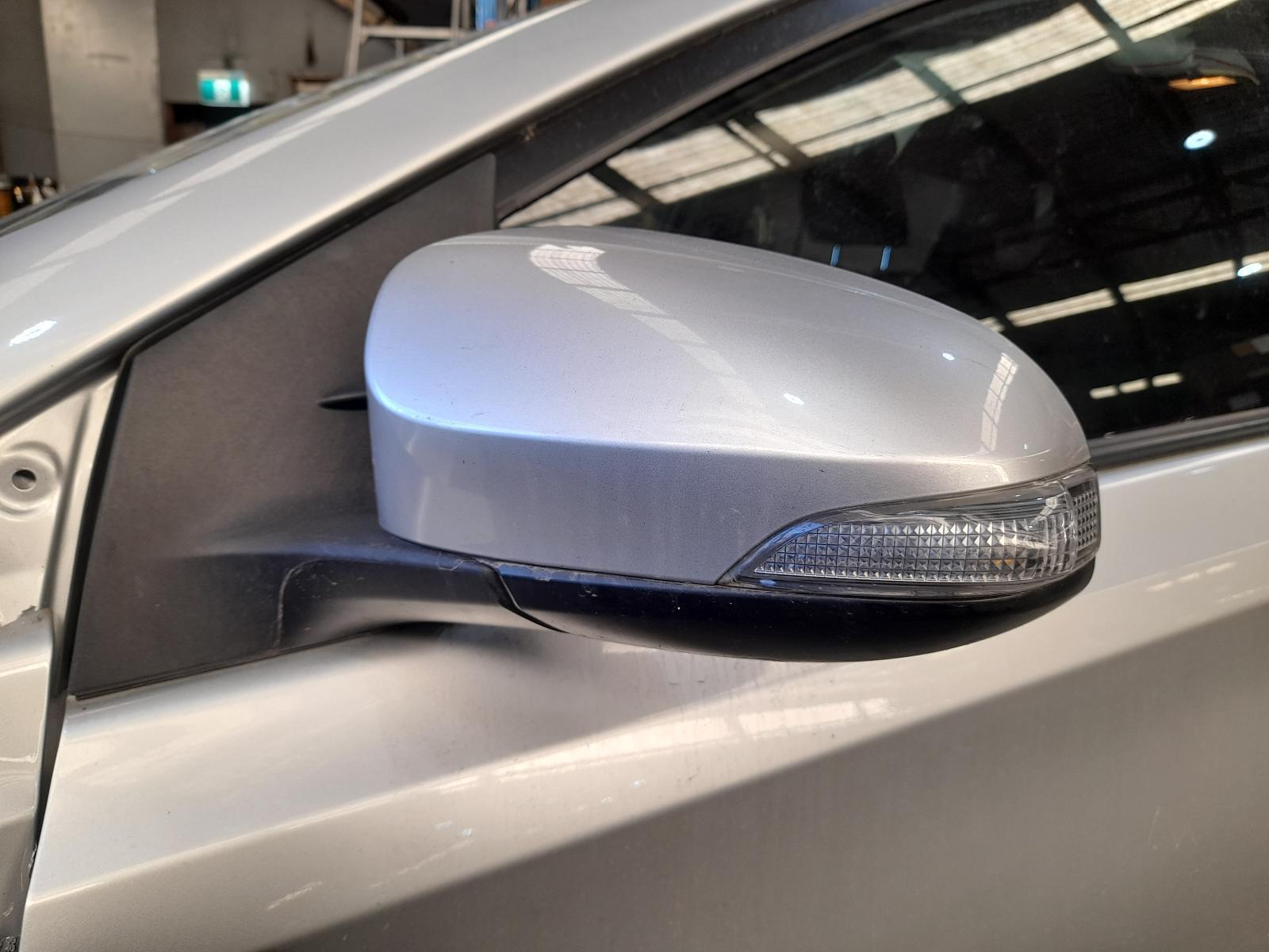 View Auto part Left Door Mirror Toyota Corolla 2018