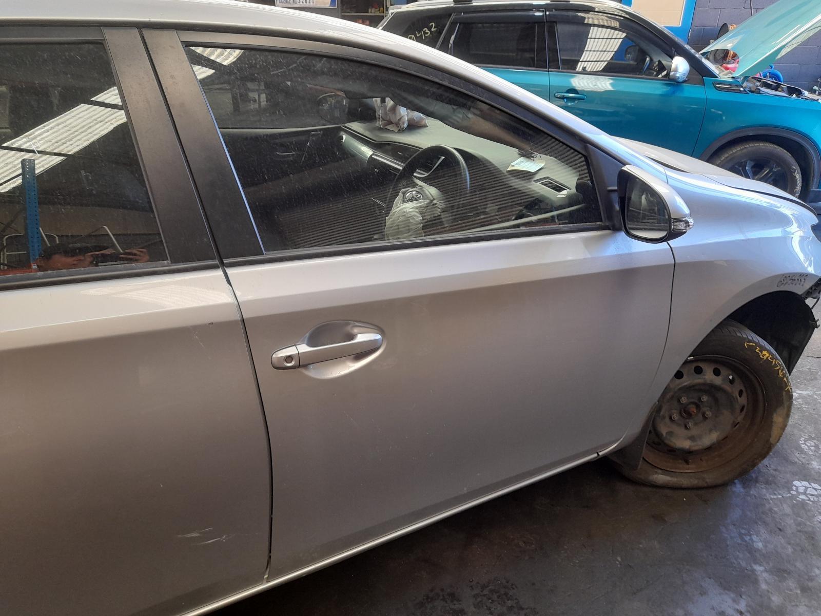 View Auto part Right Front Door Window Toyota Corolla 2018