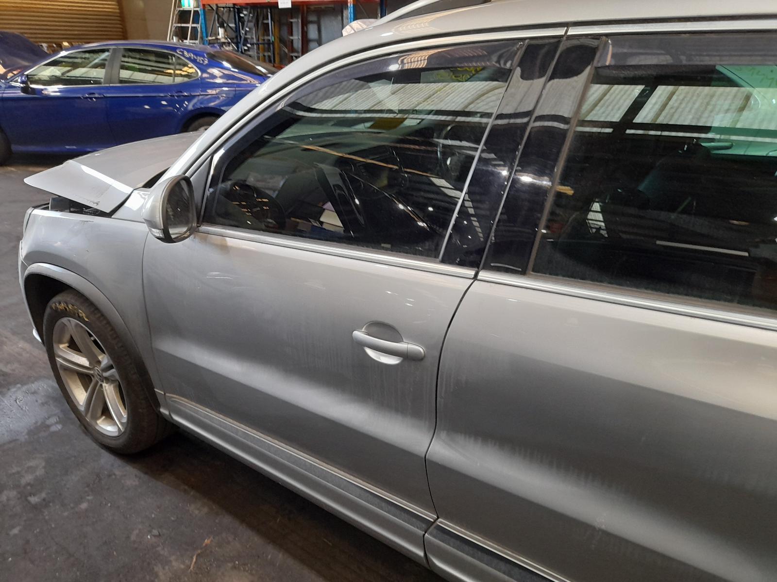 View Auto part Left Front Door Volkswagen Tiguan 2015