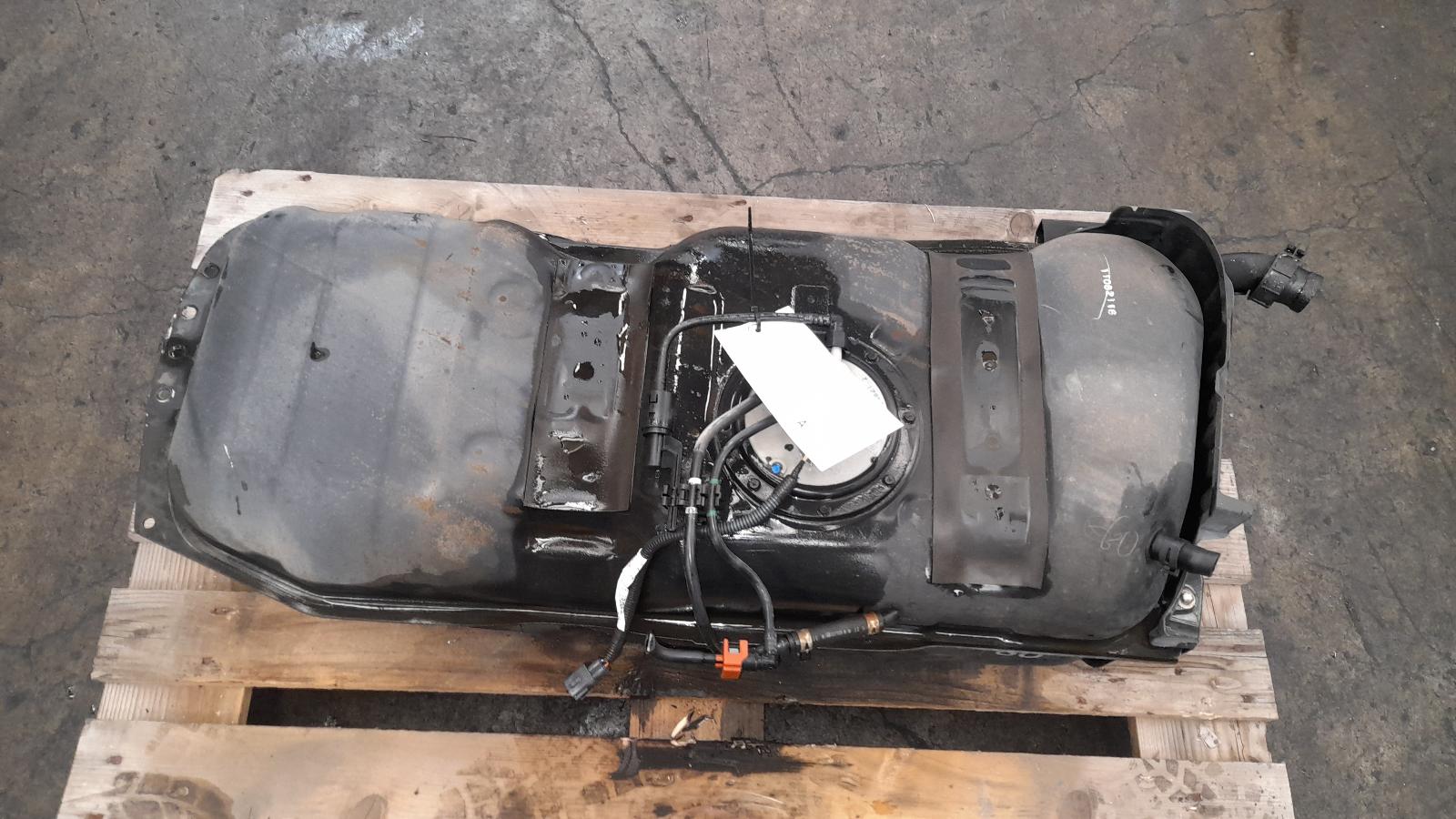 View Auto part Fuel Tank Toyota Hiace 2011