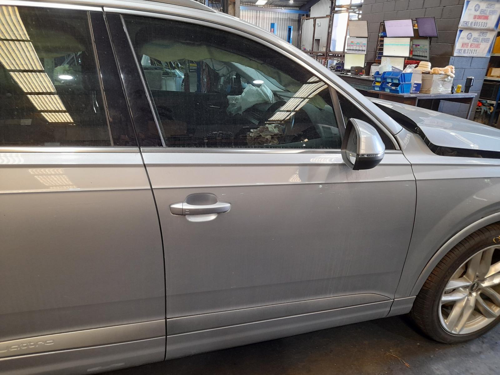 View Auto part Right Front Door Audi Q7 2016