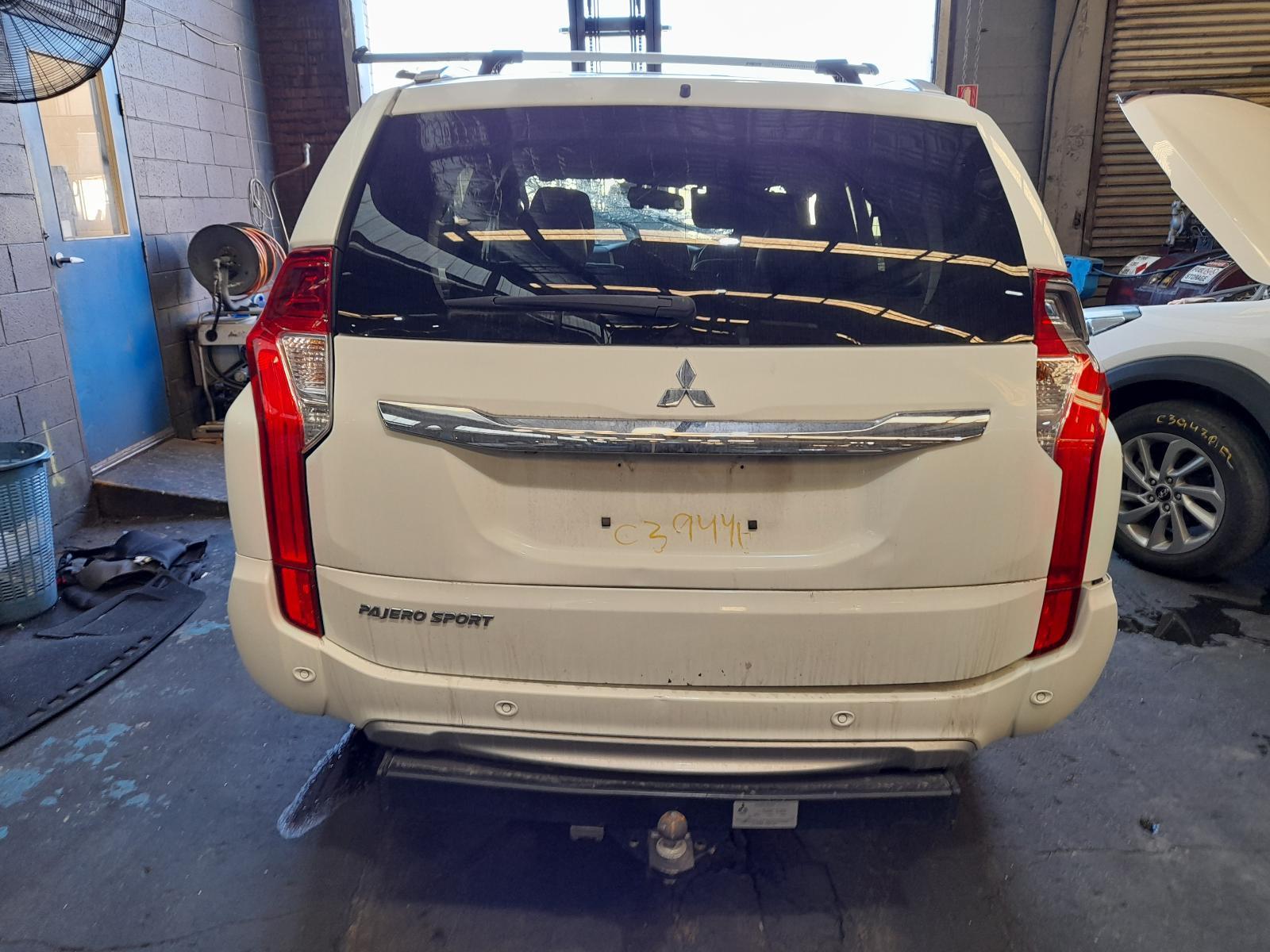 View Auto part Rear/Tailgate Glass Mitsubishi Pajero 2016