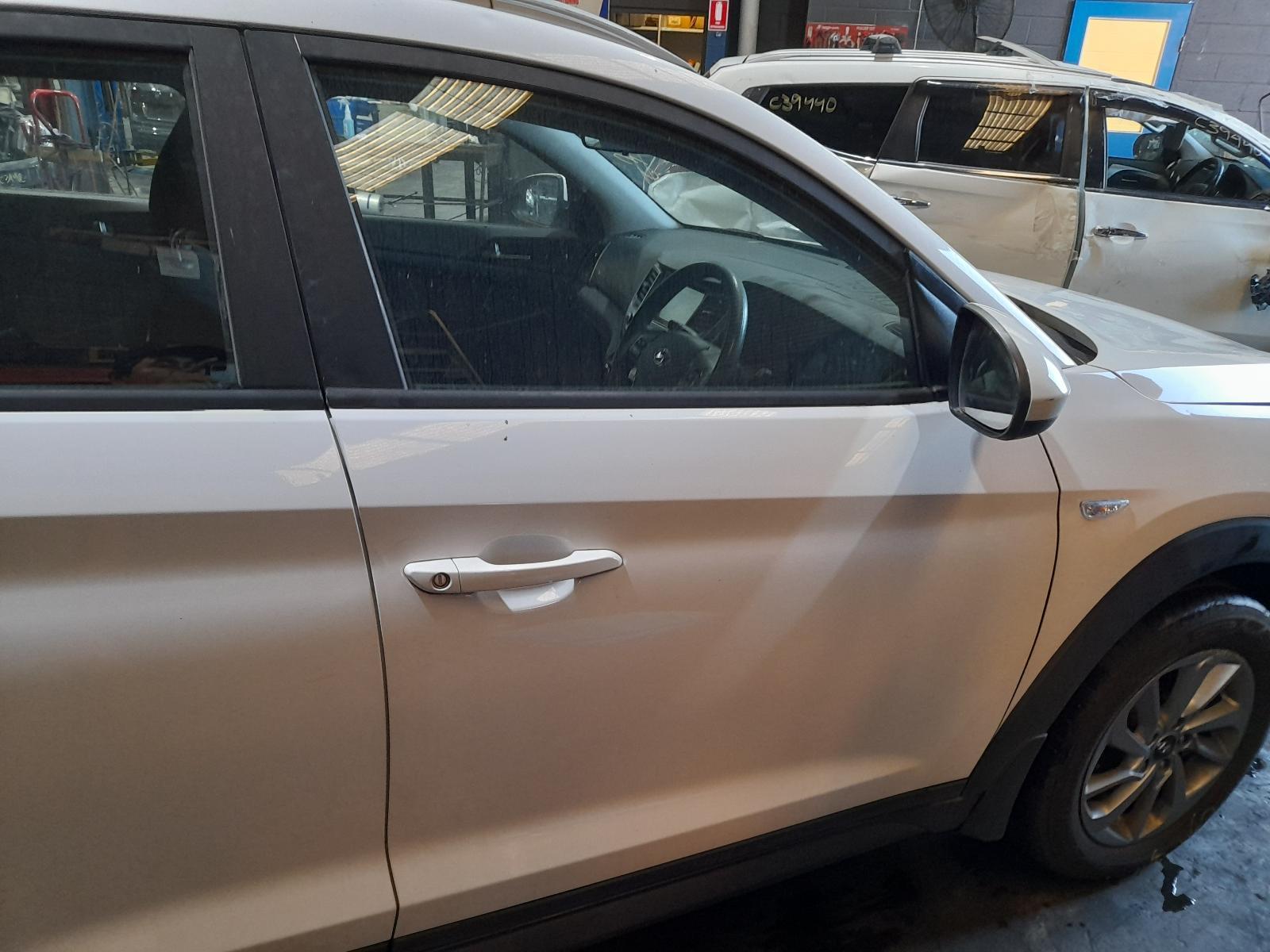 View Auto part Right Front Door Window Hyundai Tucson 2017