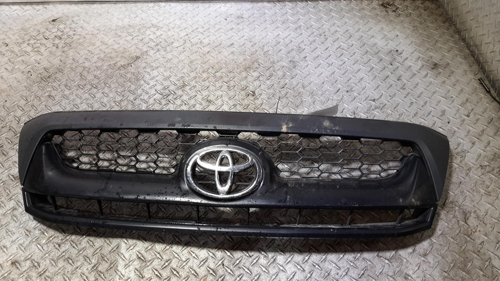 View Auto part Grille Toyota Hilux 2011