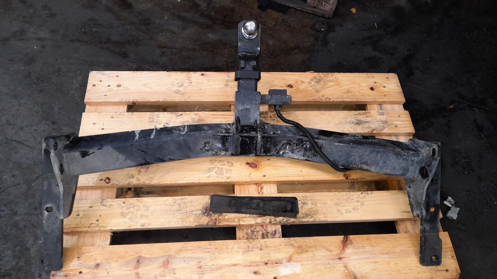 View Auto part Towbar Nissan Navara 2019