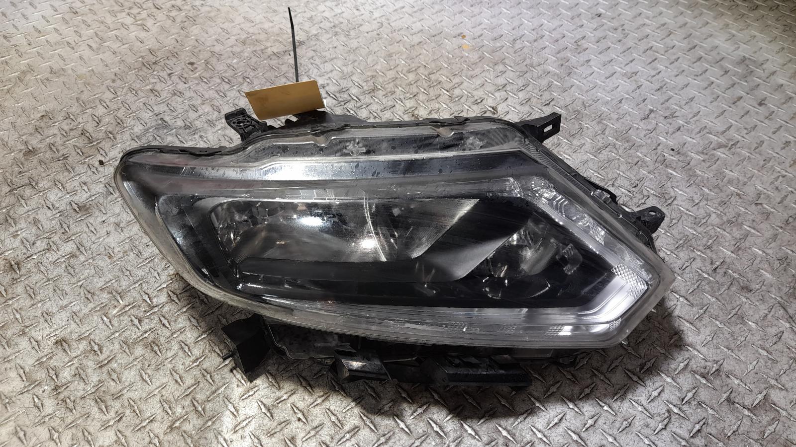 View Auto part Right Headlamp Nissan Xtrail 2016