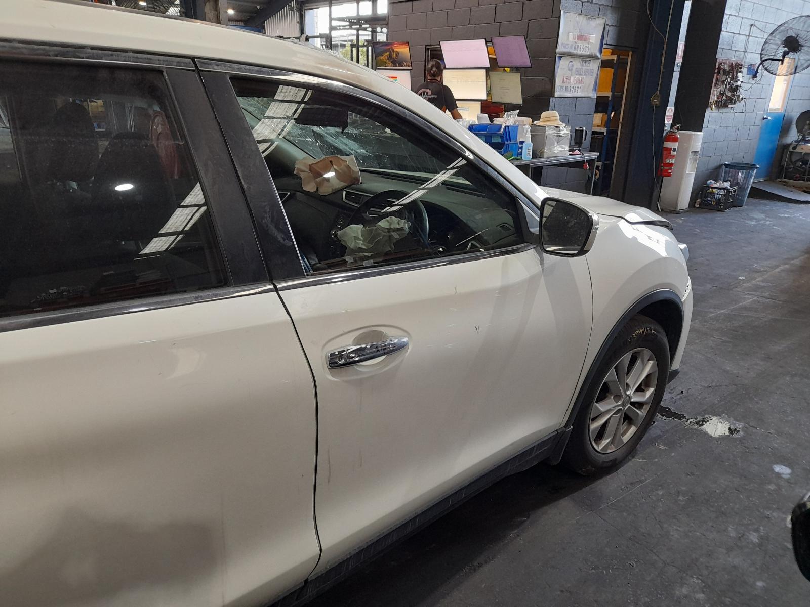 View Auto part Right Front Door Nissan Xtrail 2016