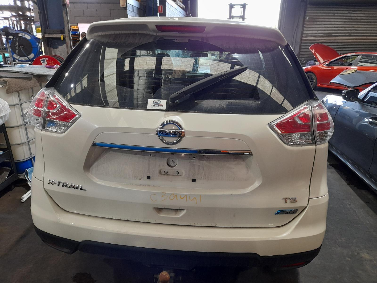 View Auto part Rear/Tailgate Glass Nissan Xtrail 2016