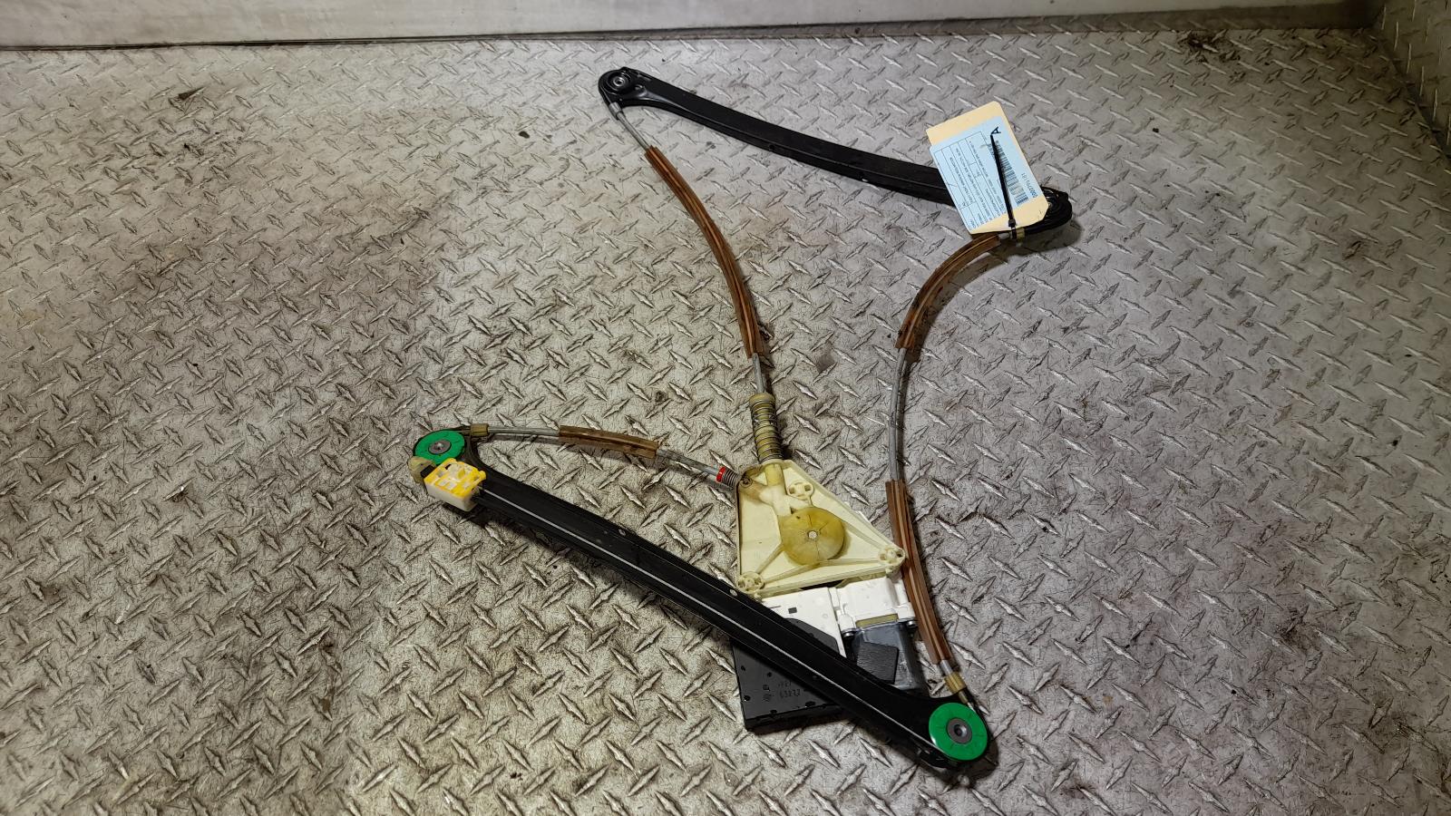 View Auto part Right Front Window Reg/Motor Audi A3 2011