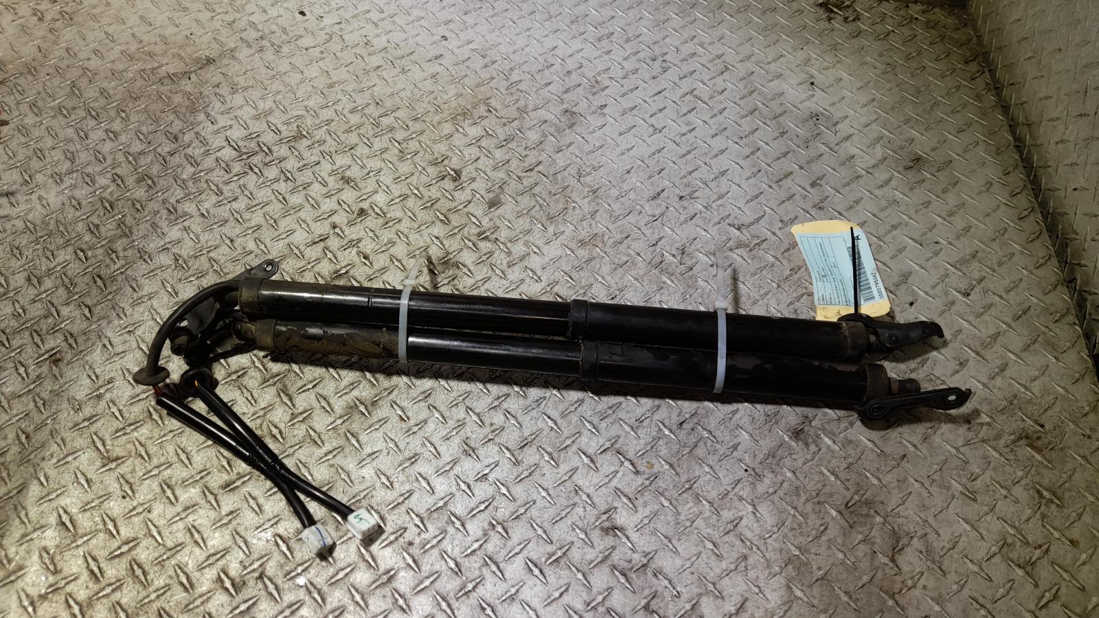 View Auto part Hatch Strut Toyota Kluger 2015