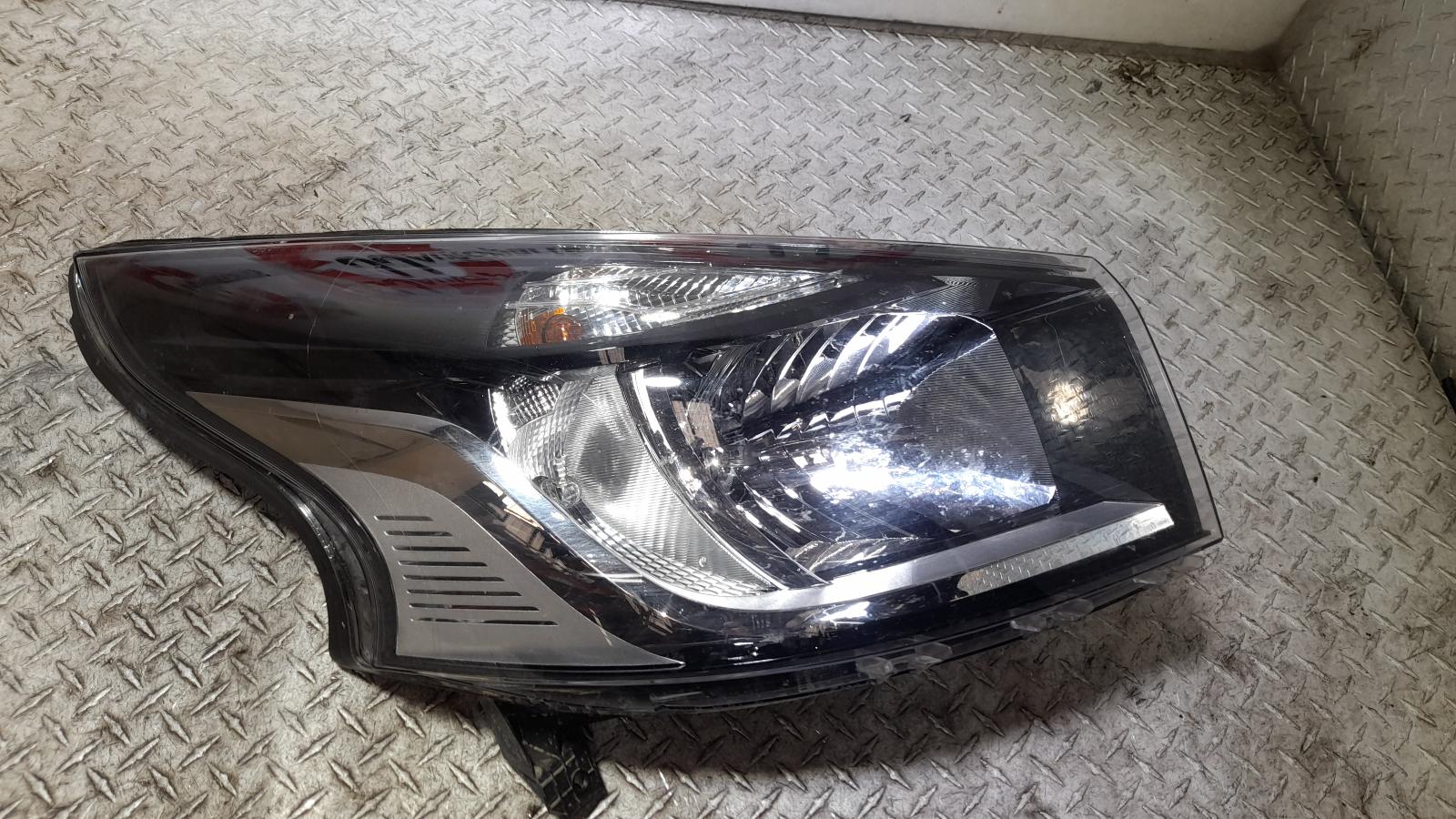 View Auto part Right Headlamp Mitsubishi Express 2020