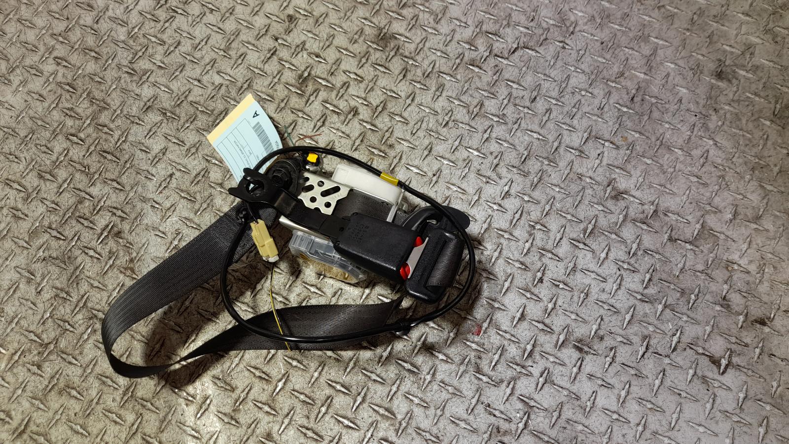 View Auto part Seatbelt/Stalk Mitsubishi Lancer 2014