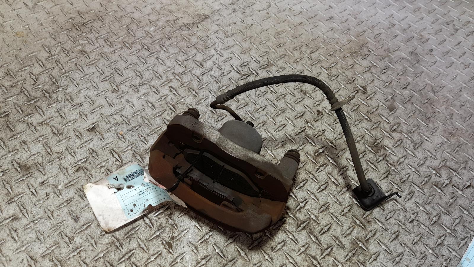 View Auto part Caliper Toyota Hilux 2015