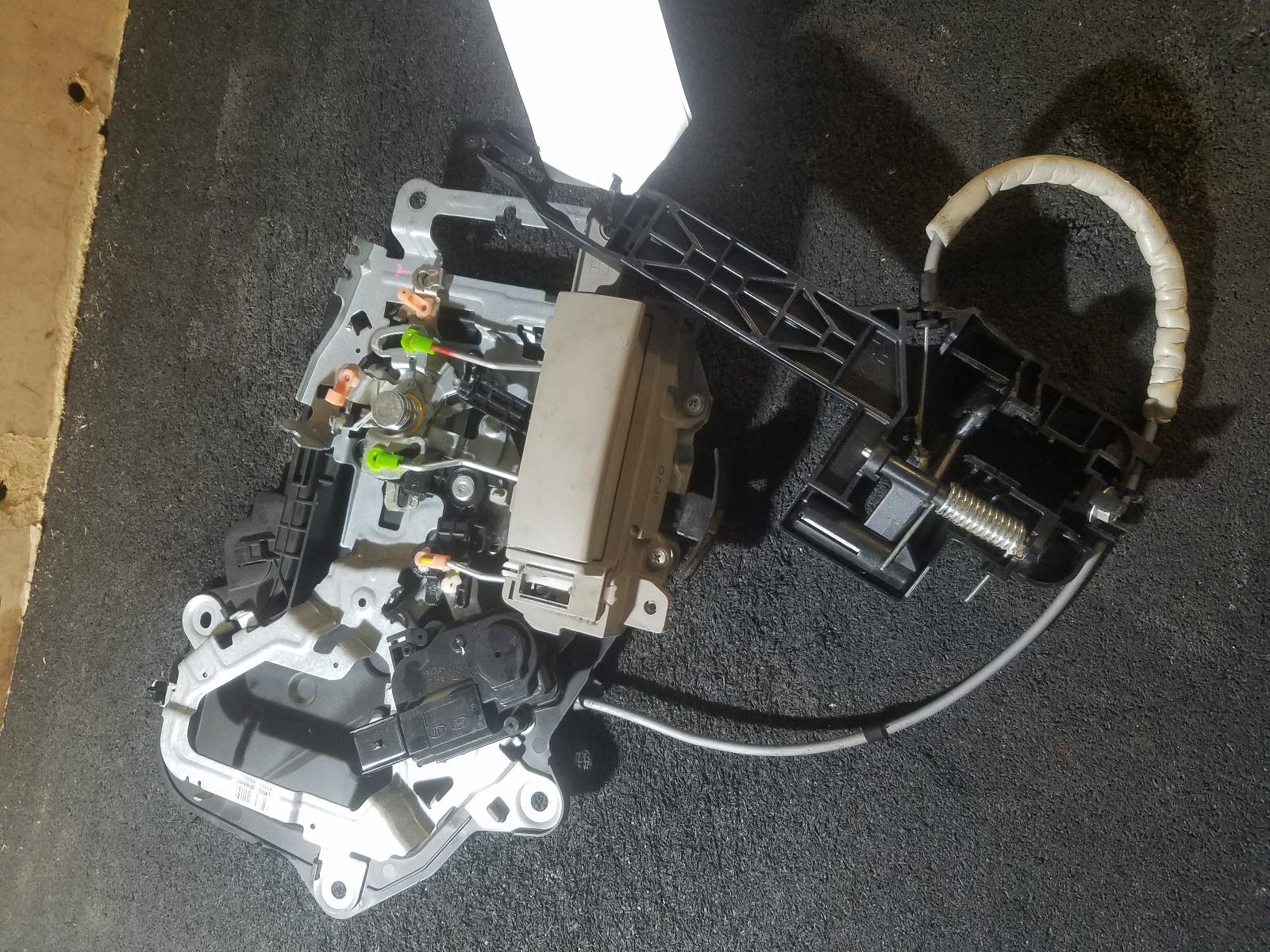 View Auto part Door/Boot/Gate Lock Kia Carnival/grand Carnival 2016