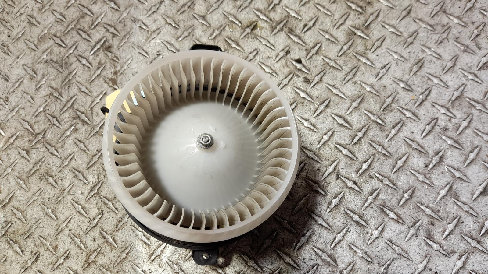 View Auto part Heater Fan Motor Mitsubishi Eclipse Cross 2019