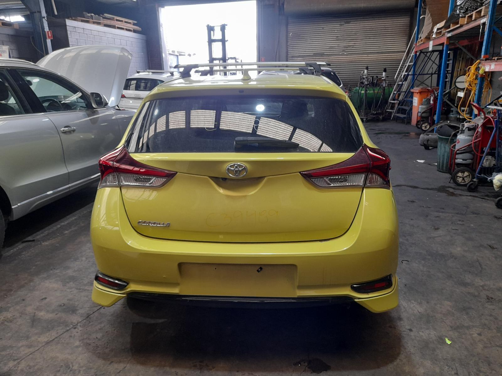 View Auto part Rear/Tailgate Glass Toyota Corolla 2015
