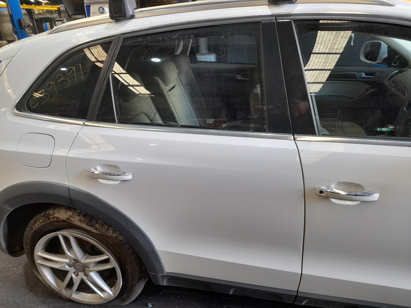 View Auto part Right Rear Wnd Reg/Motor Audi Q5 2015