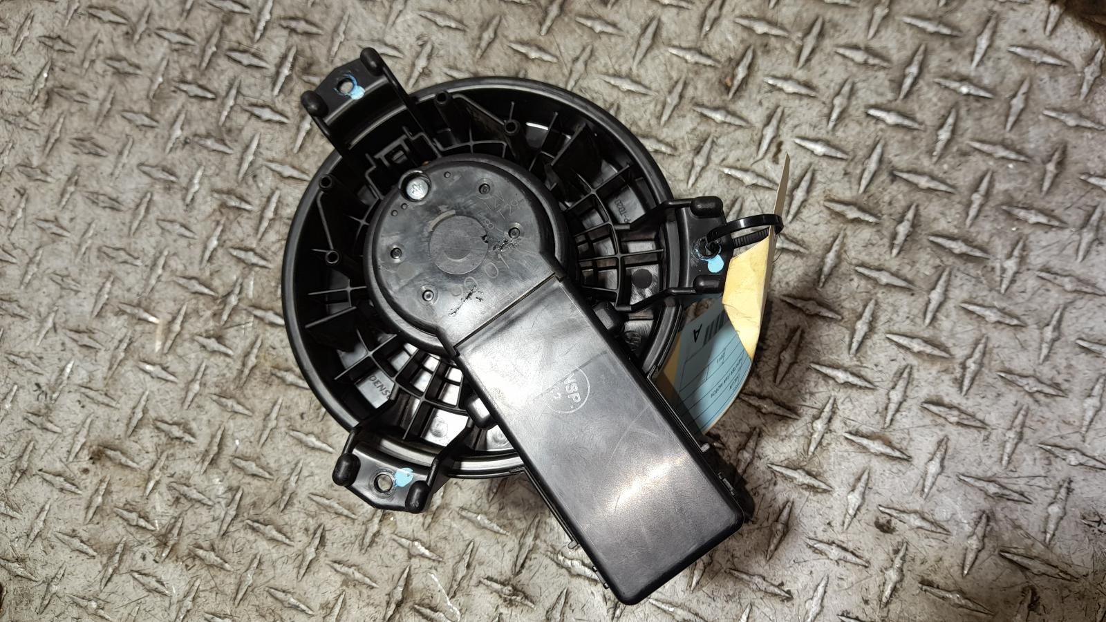 View Auto part Heater Fan Motor Toyota Hilux 2016