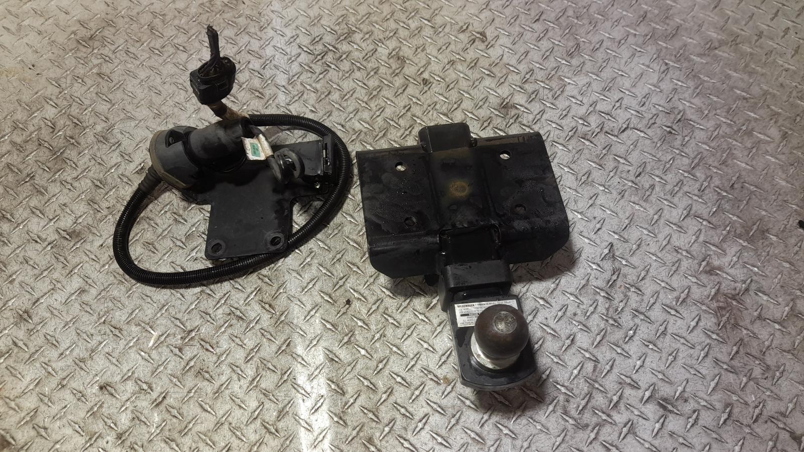 View Auto part Towbar Volkswagen Amarok 2021