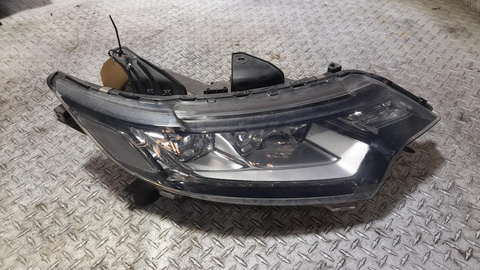 View Auto part Right Headlamp Mitsubishi Outlander 2016