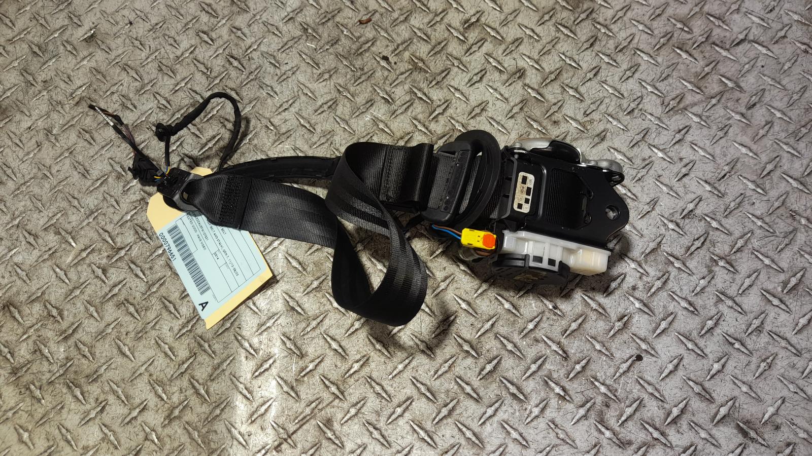 View Auto part Seatbelt/Stalk Volkswagen Golf 2014