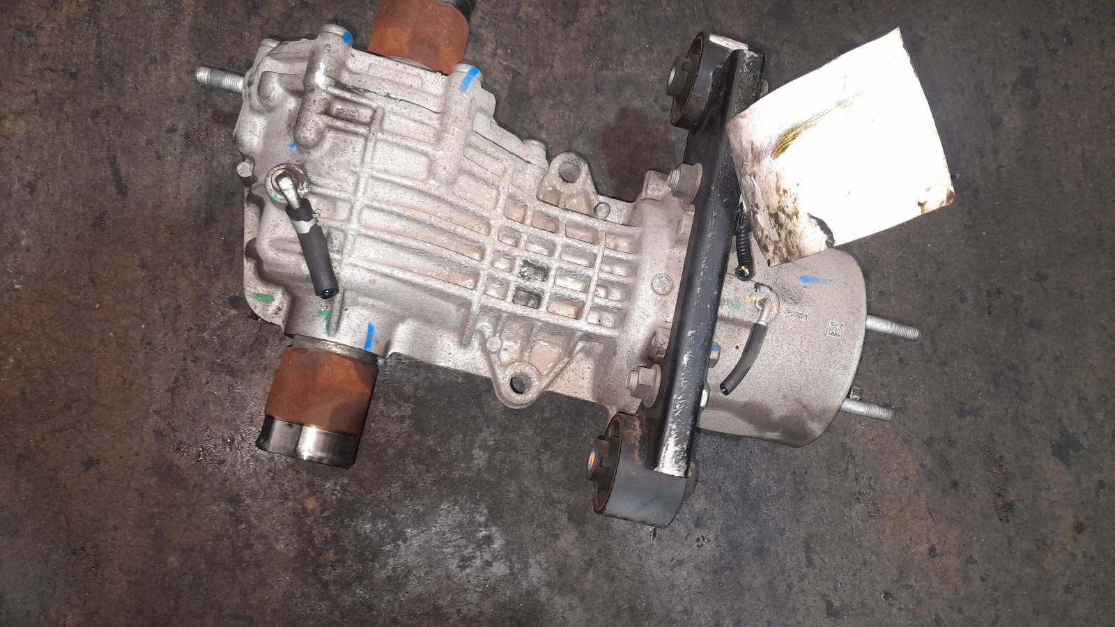 View Auto part Differential Centre Nissan Pathfinder 2016