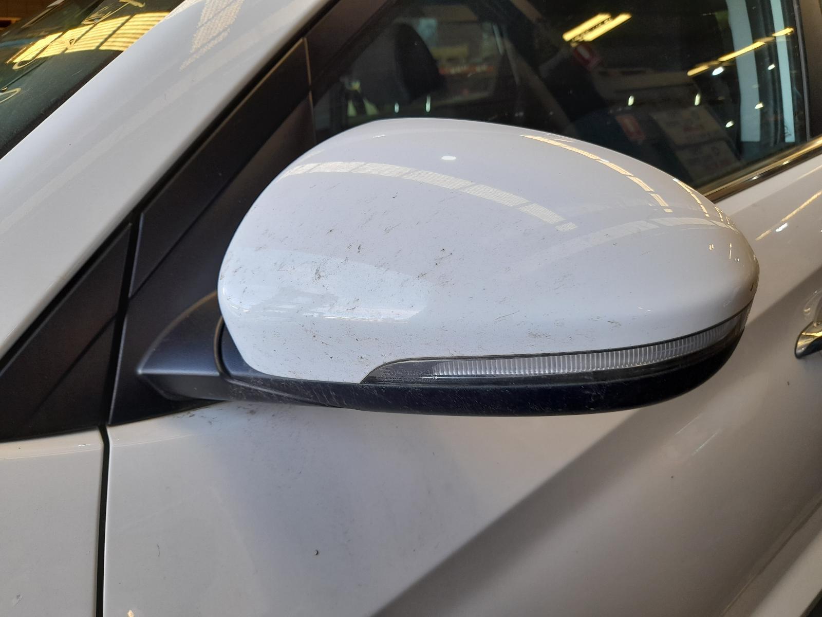 View Auto part Left Door Mirror Hyundai Tucson 2015
