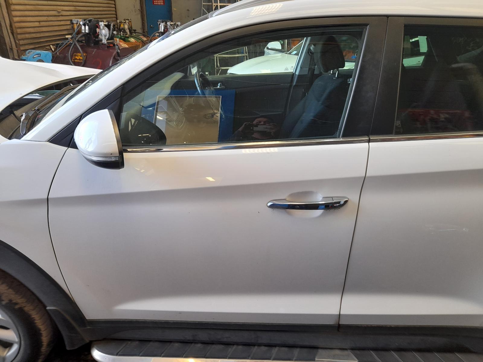 View Auto part Left Front Window Reg/Motor Hyundai Tucson 2015